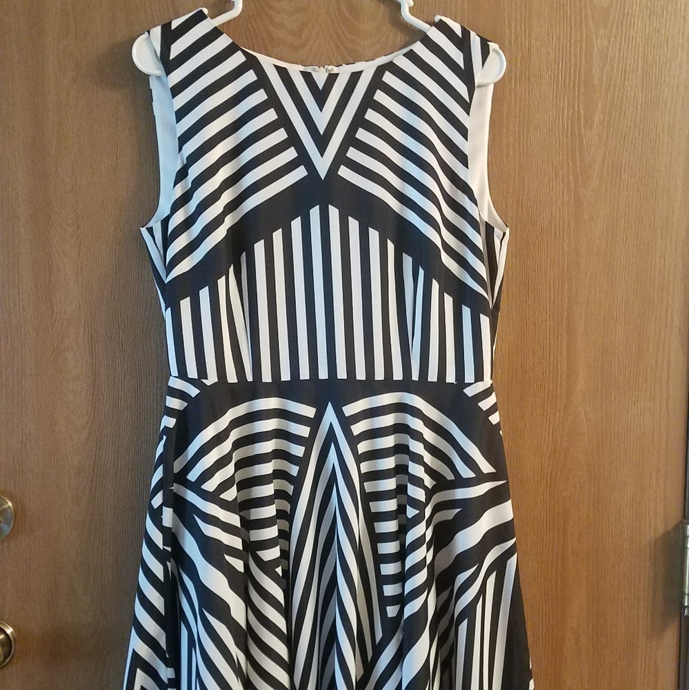 Beautiful,  slimming, classy, never out of style
